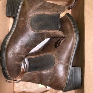 Blundstone Women’s 1677 Heel Boot Size 4 Rustic Brown EUC!